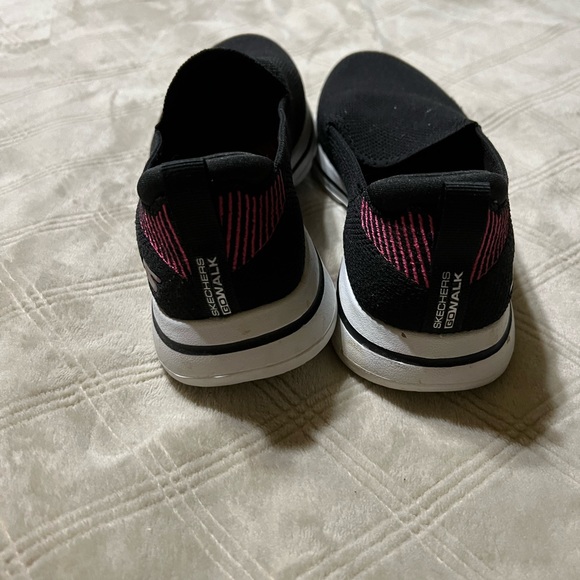 Skechers Size 9 air cooled goga mat sneakers - Picture 6 of 8